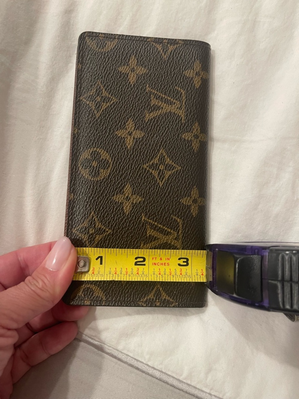 Louis Vuitton Monogram Checkbook - Picture 12 of 12